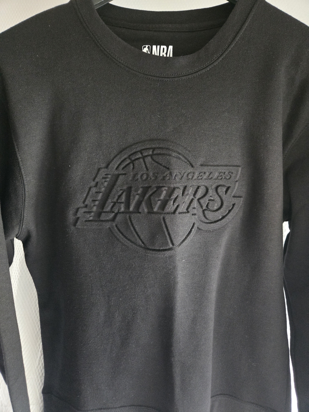 NBA Los Angeles Lakers Men's Black Embossed Crewneck Sweater